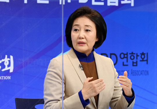 박영선 민주당 서울시장 후보가 23일 서울 목동 방송회관에서 열린 한국기자협회·방송기자연합회·한국PD연합회 주최 서울시장 후보 초청 토론회에서 발언하고 있다. 국회사진기자단=연합뉴스